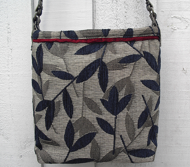Blue leaf, grey leaf bag